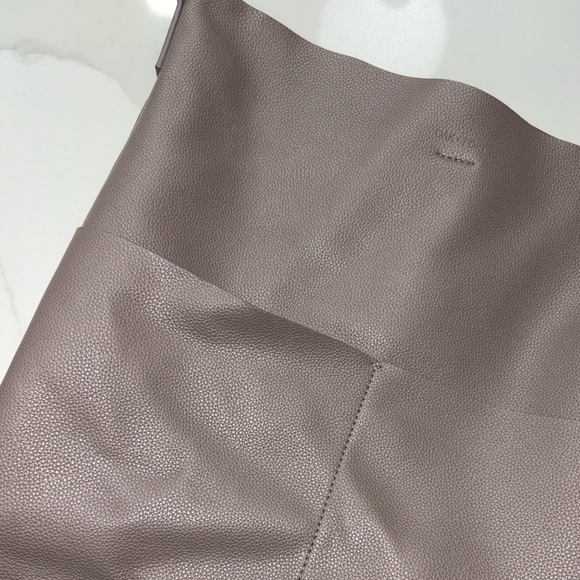 • NWT Oak & Fort Vegan Leather Tote Bag • - Picture 2 of 6